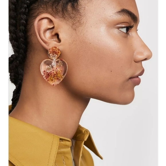 New Lele Sadoughi Dried Pink/Yellow Allium Flowers Heart Shape Earrings NWT - Picture 6 of 15